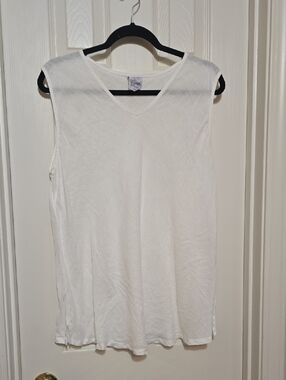 Match Point Linen V-Neck